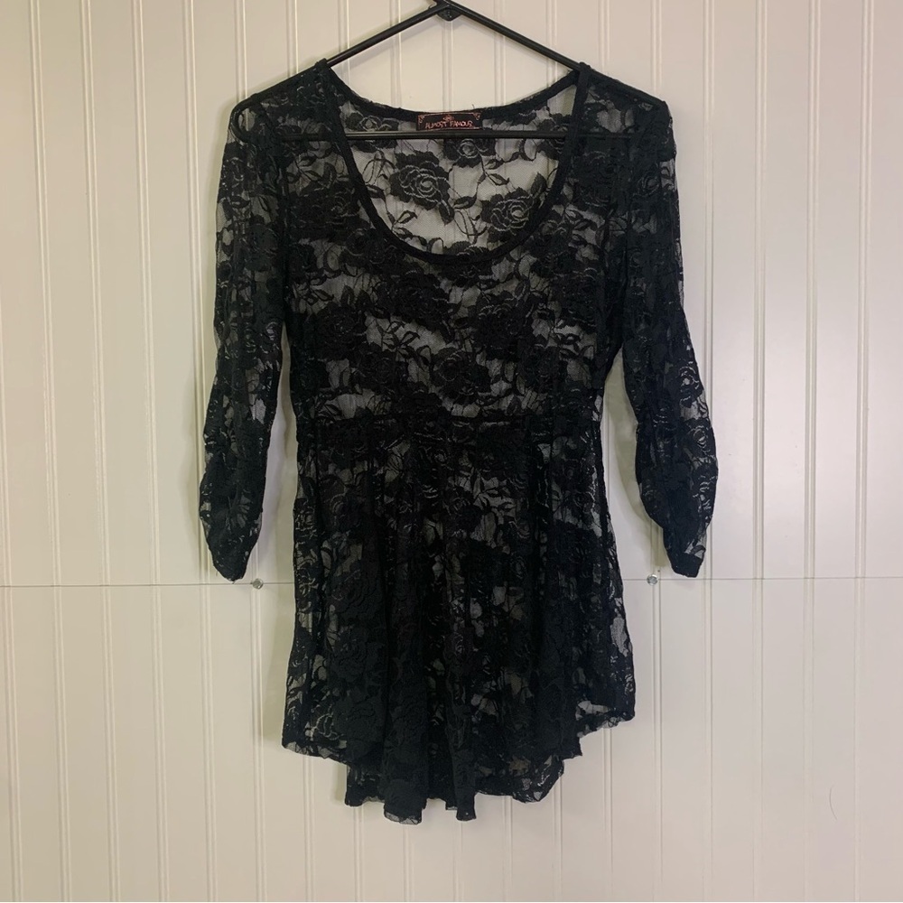 Almost Famous Lace Black Top Size Large